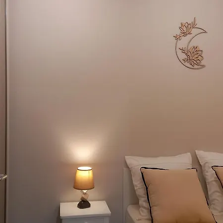 Confortable En Pleine Nature Avec Salon Et Cuisine Equipee, Ideal Pour Un Sejour A - Fr-1-806-2 *